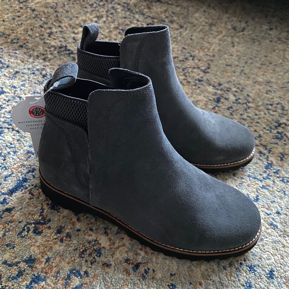 BLONDO Waterproof Booties NWT (Dark Grey 6.5)